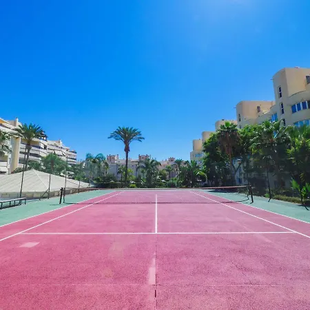 Cubo's Urban Brigitte & Parking Appartement