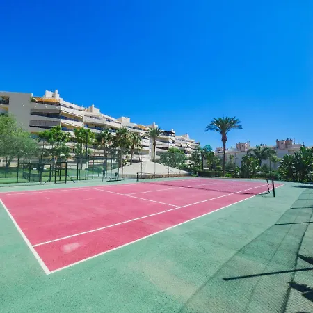 Cubo's Urban Brigitte & Parking Apartment Torremolinos