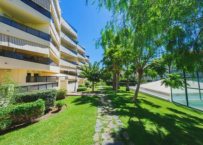 Cubo's Urban Brigitte & Parking * Torremolinos